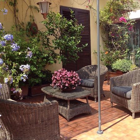 Terrazza Duomo Bed & Breakfast Наполи Екстериор снимка