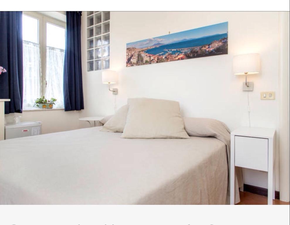 Terrazza Duomo Bed & Breakfast Наполи Стая снимка