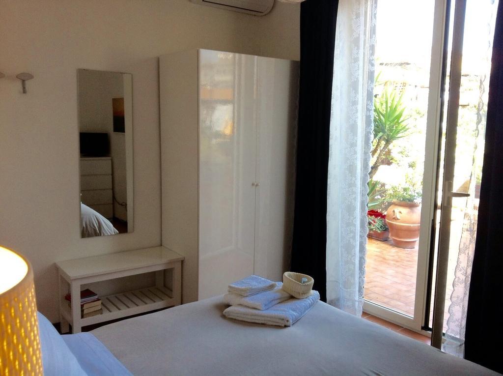 Terrazza Duomo Bed & Breakfast Наполи Екстериор снимка
