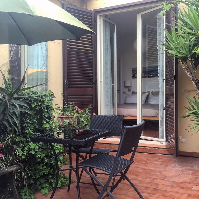 Terrazza Duomo Bed & Breakfast Наполи Екстериор снимка