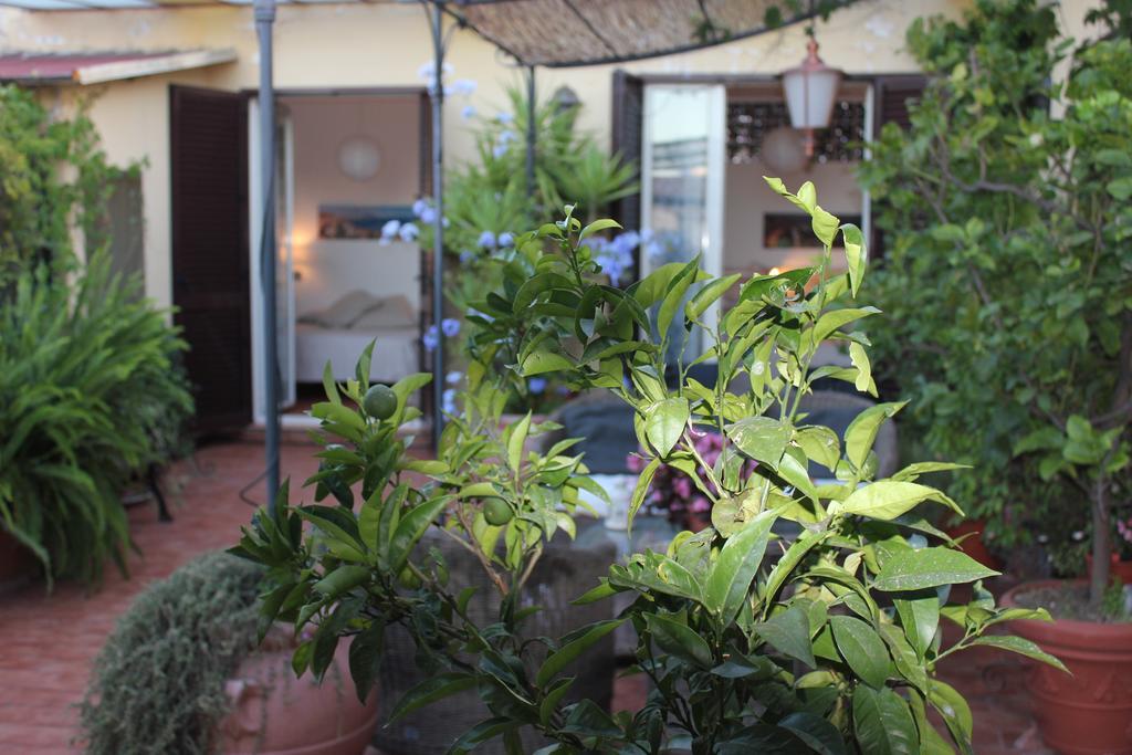 Terrazza Duomo Bed & Breakfast Наполи Екстериор снимка