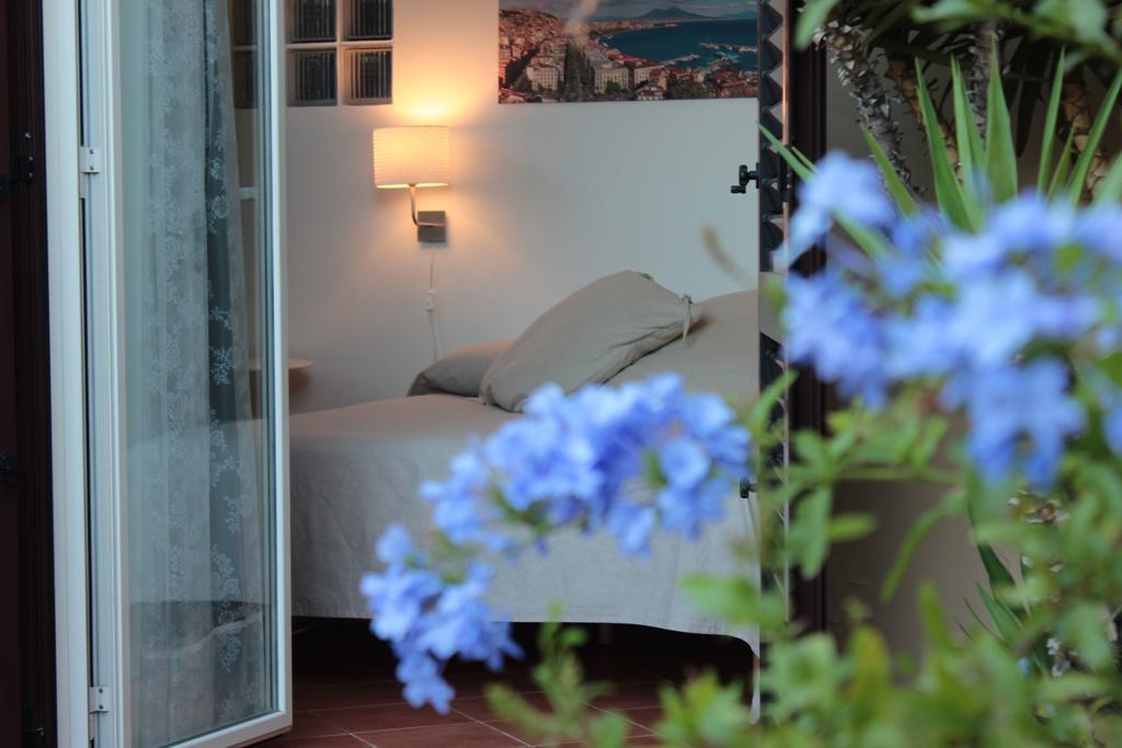Terrazza Duomo Bed & Breakfast Наполи Стая снимка