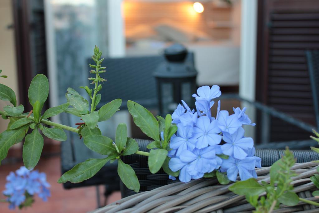Terrazza Duomo Bed & Breakfast Наполи Стая снимка