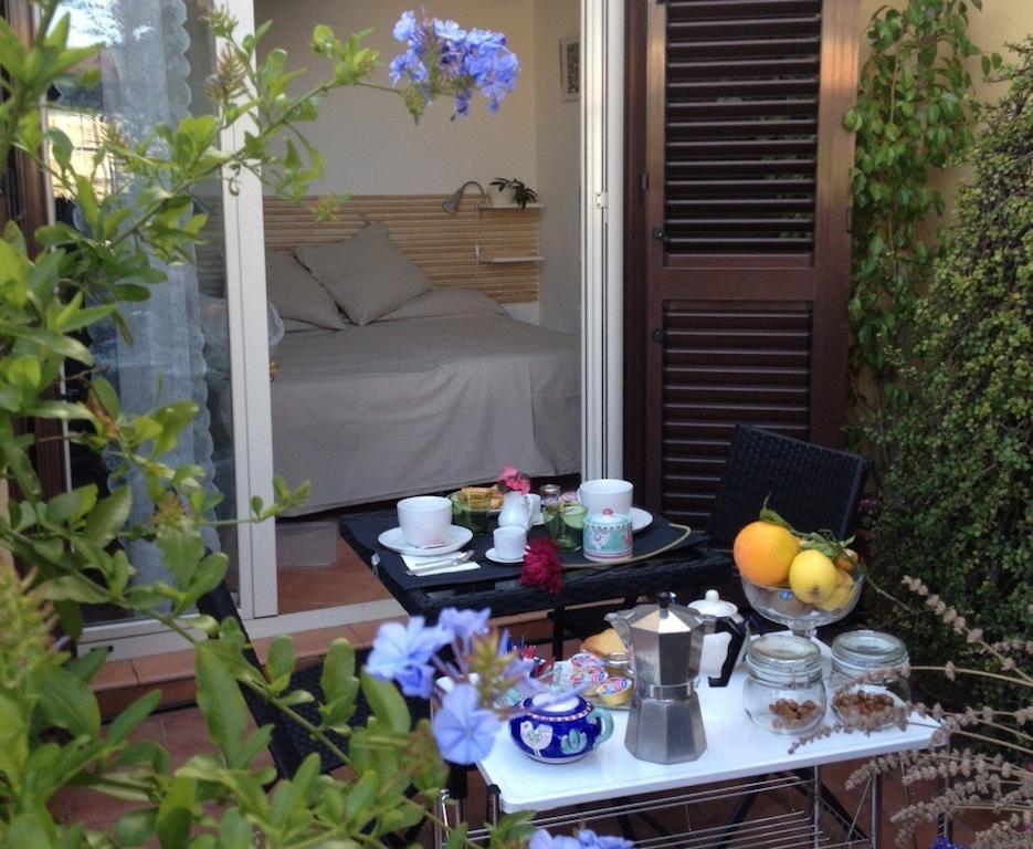 Terrazza Duomo Bed & Breakfast Наполи Стая снимка