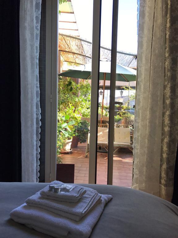 Terrazza Duomo Bed & Breakfast Наполи Екстериор снимка