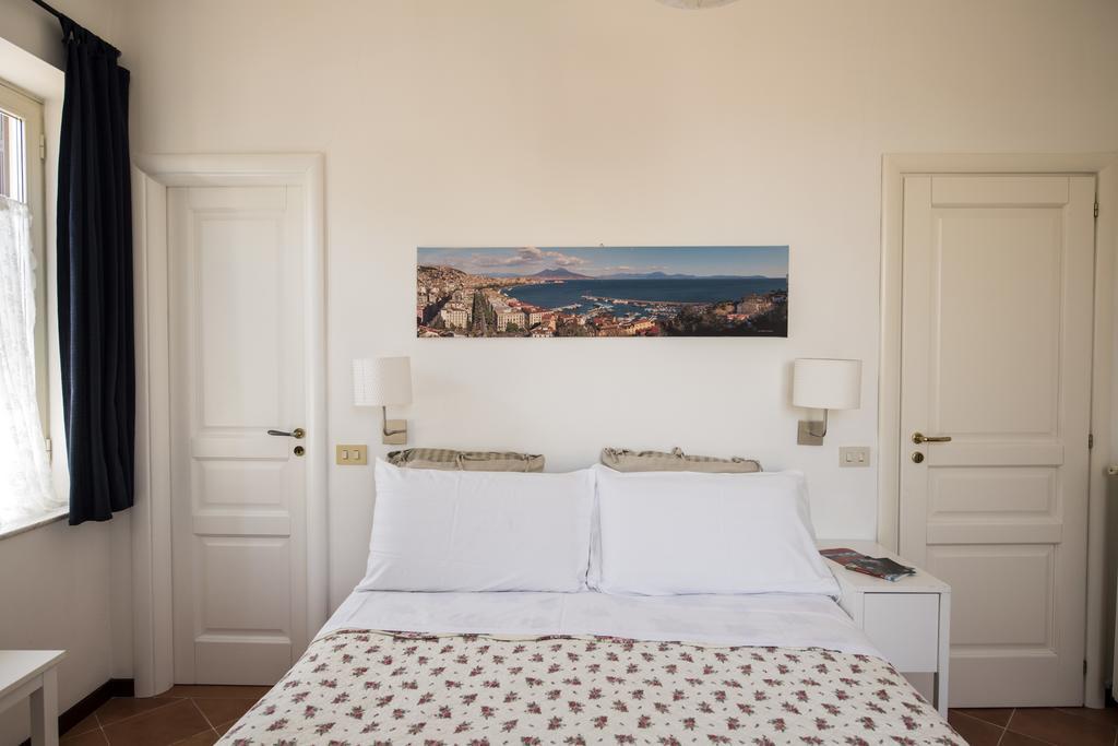 Terrazza Duomo Bed & Breakfast Наполи Екстериор снимка