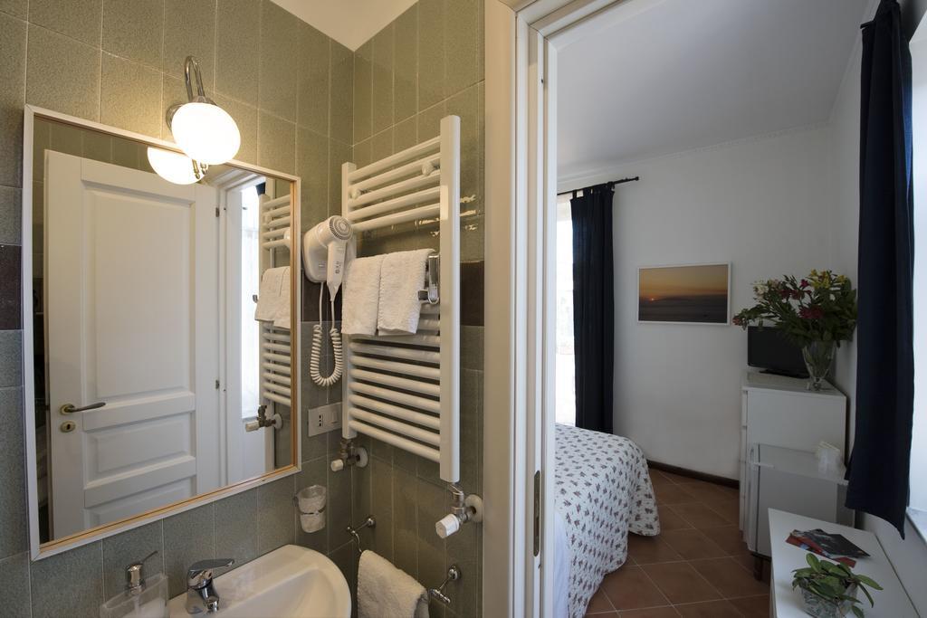 Terrazza Duomo Bed & Breakfast Наполи Екстериор снимка