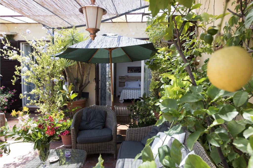 Terrazza Duomo Bed & Breakfast Наполи Екстериор снимка
