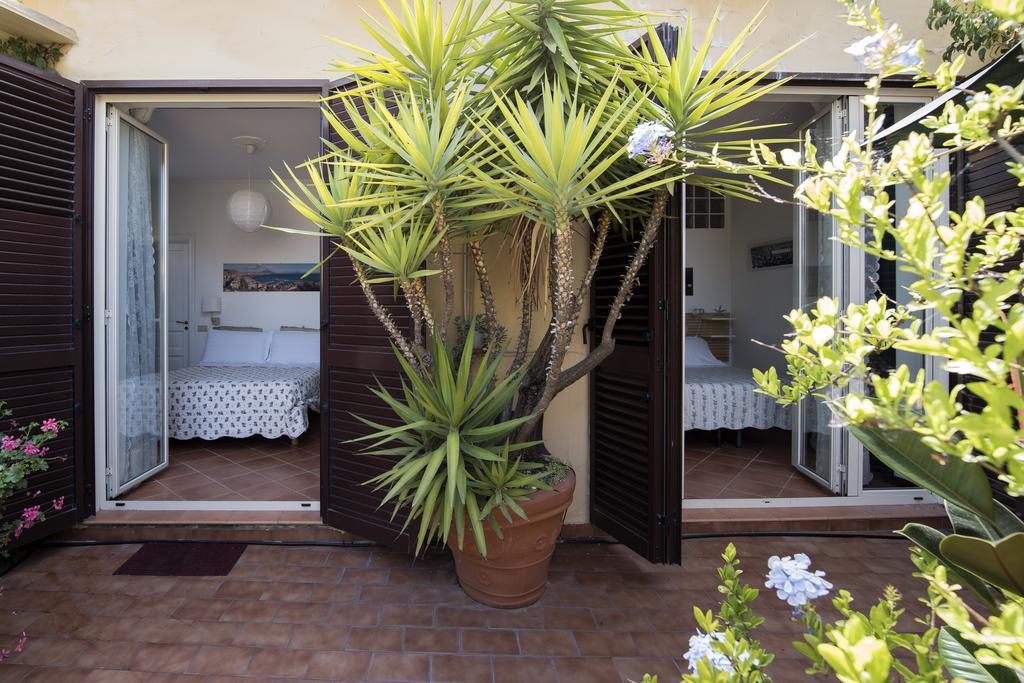 Terrazza Duomo Bed & Breakfast Наполи Екстериор снимка