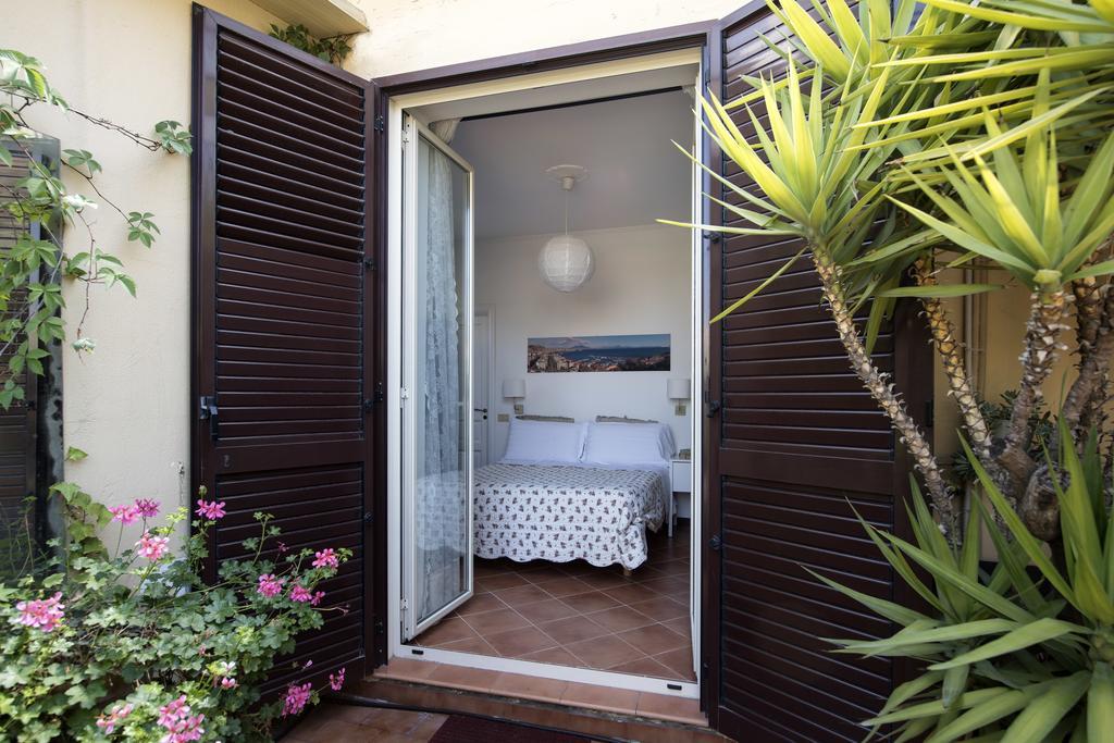 Terrazza Duomo Bed & Breakfast Наполи Екстериор снимка